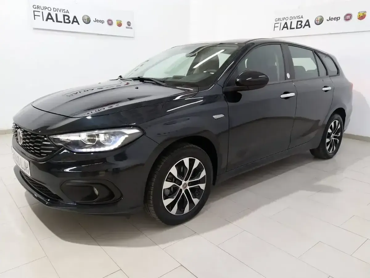 Usado Fiat Tipo Mirror 95 CV (69 kW) 2020 Negro Familiar