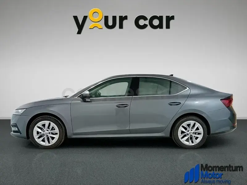 Usado Skoda Octavia Selection 150 CV (110 kW) 2023 Gris / plata Berlina