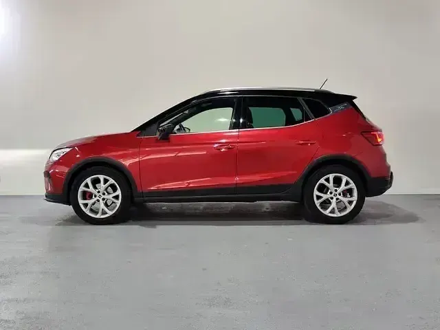 Usado Seat Arona FR 110 CV (80 kW) 2023 Rojo SUV