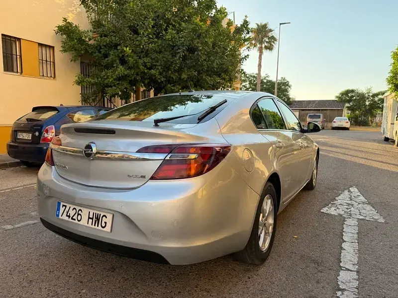 Usado Opel Insignia Business 140 CV (102 kW) 2014 Gris / plata Berlina