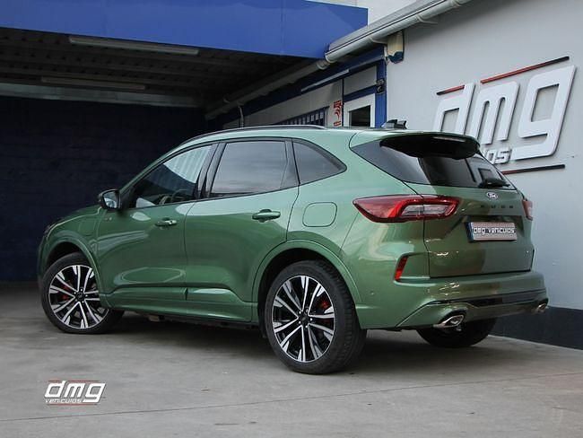 Usado Ford Kuga ST-Line X 243 CV (178 kW) 2024 Verde SUV