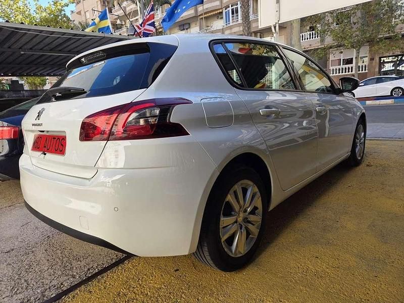 Usado Peugeot 308 Allure 131 CV (96 kW) 2018 Blanco Utilitario