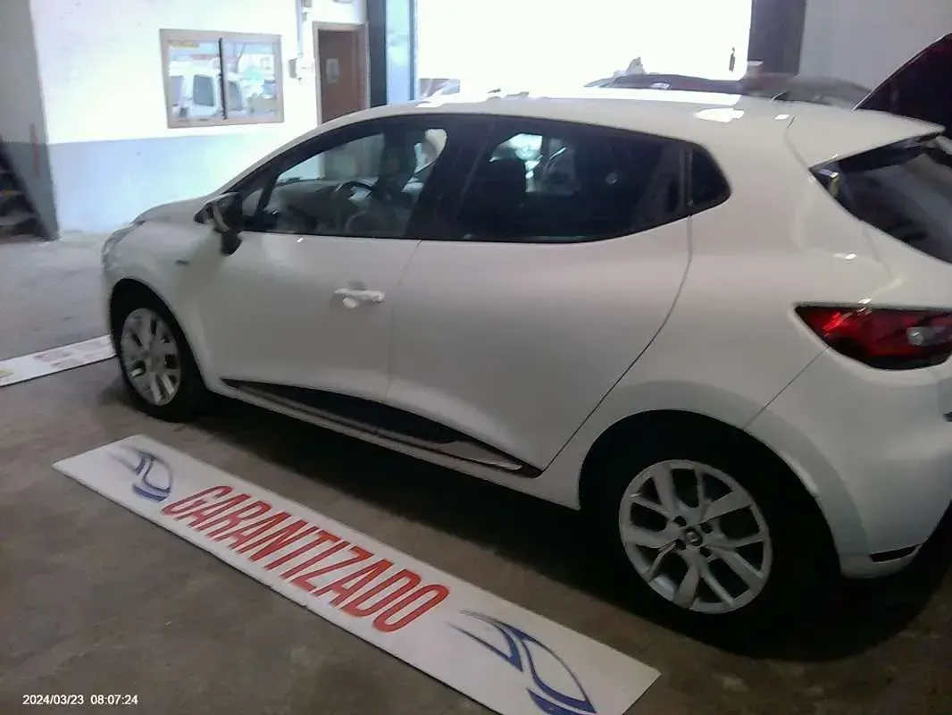 Usado Renault Clio LIMITED 90 CV (66 kW) 2019 Blanco Utilitario