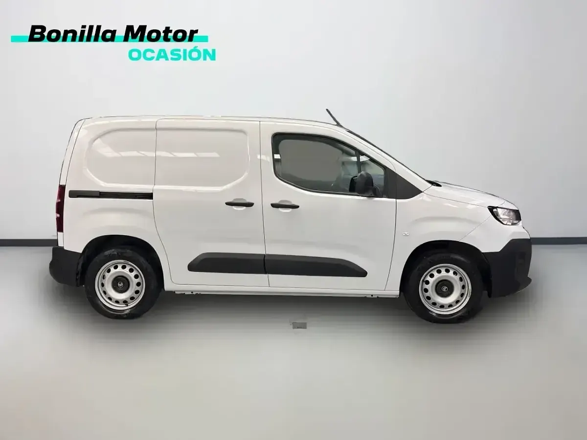 Usado Citroën Berlingo 102 CV (75 kW) 2024 Blanco Monovolumen