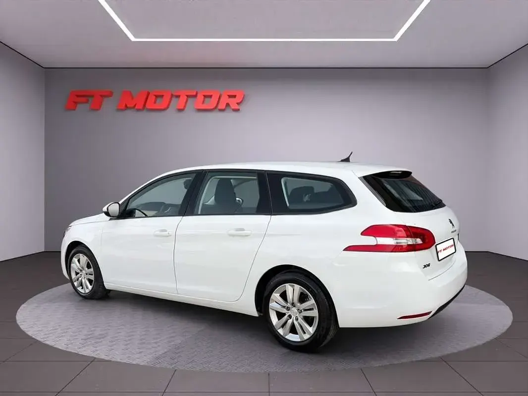 Usado Peugeot 308 SW Active 131 CV (96 kW) 2021 Blanco Familiar