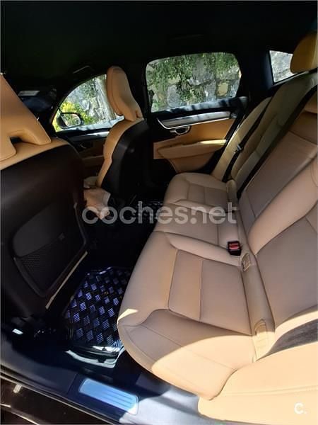 Usado Volvo S90 Momentum 190 CV (139 kW) 2019 Granate Berlina