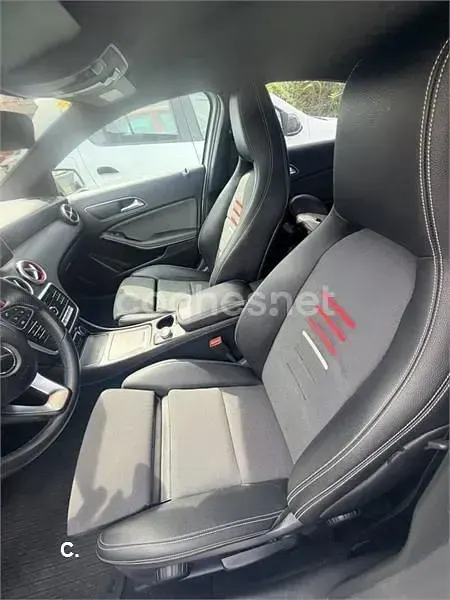 Usado Mercedes GLA180 AMG line 122 CV (89 kW) 2018 Gris / plata SUV