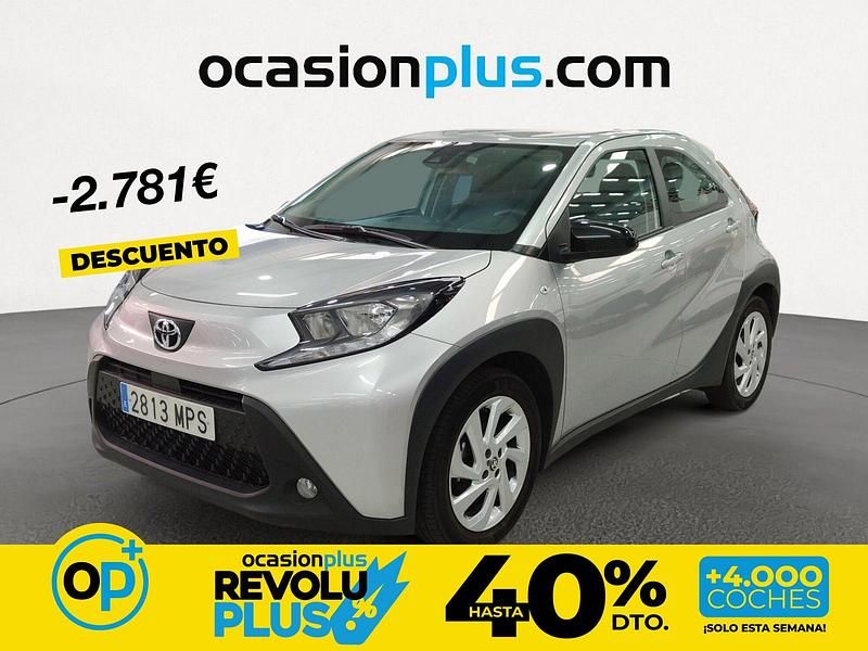 Usado Toyota Aygo X Play 72 CV (52 kW) 2024 Gris SUV
