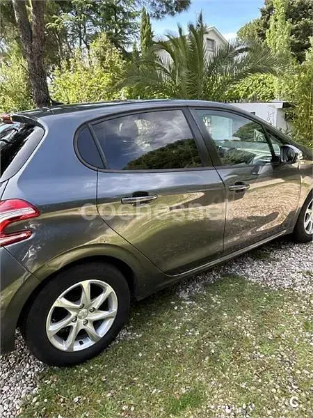 Usado Peugeot 208 Style 82 CV (60 kW) 2014 Gris / plata Utilitario