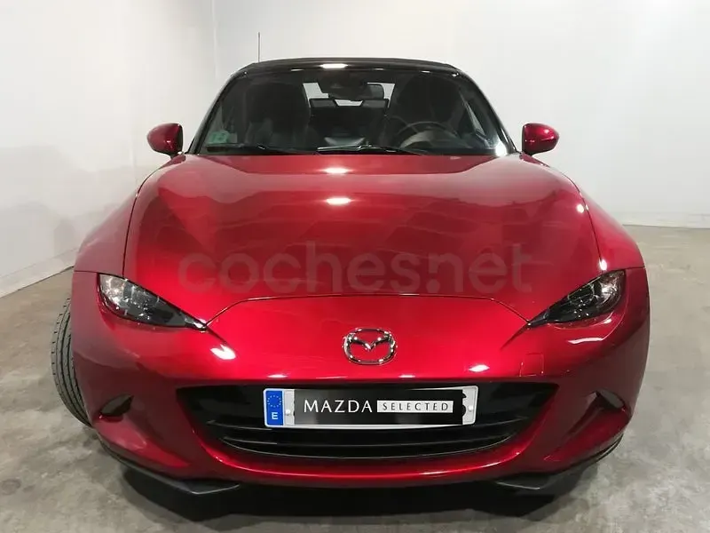 Usado Mazda MX5 Exclusive-Line 132 CV (97 kW) 2023 Granate Descapotable