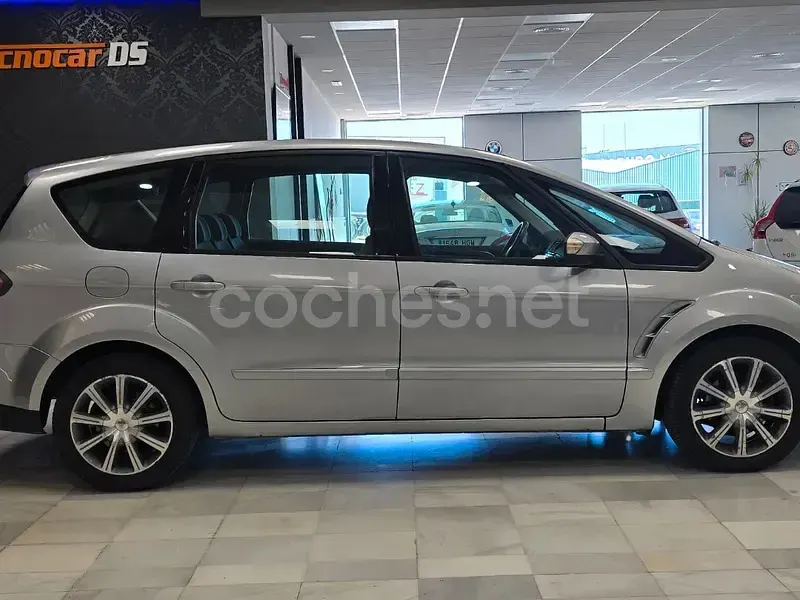Usado Ford S-MAX Trend 140 CV (102 kW) 2007 Gris / plata Monovolumen