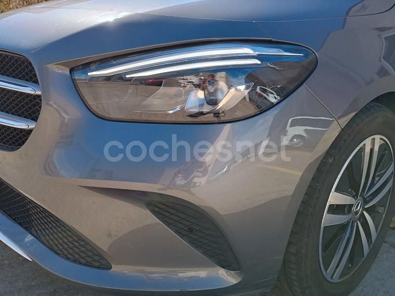 Usado Mercedes B180 116 CV (85 kW) 2021 Beige Utilitario