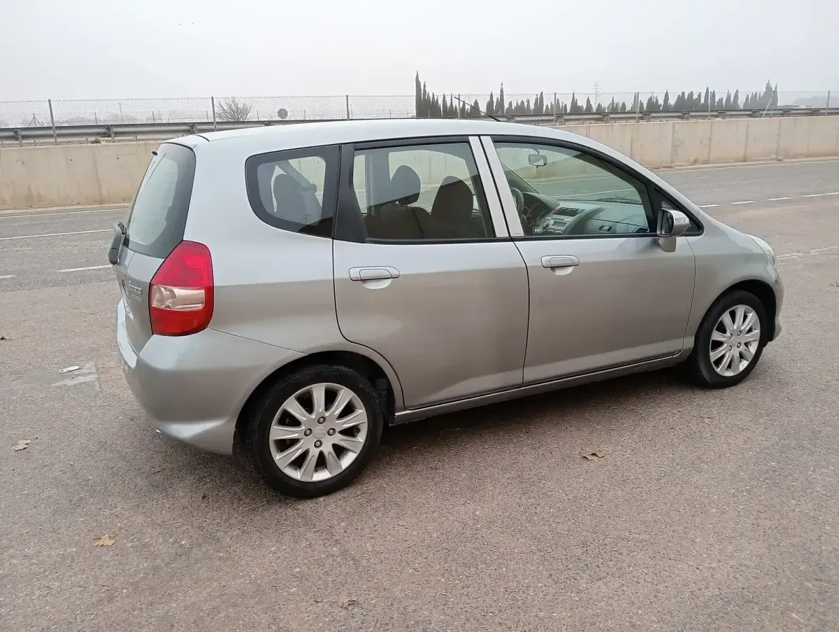 Usado Honda Jazz LS 83 CV (61 kW) 2007 Gris Utilitario