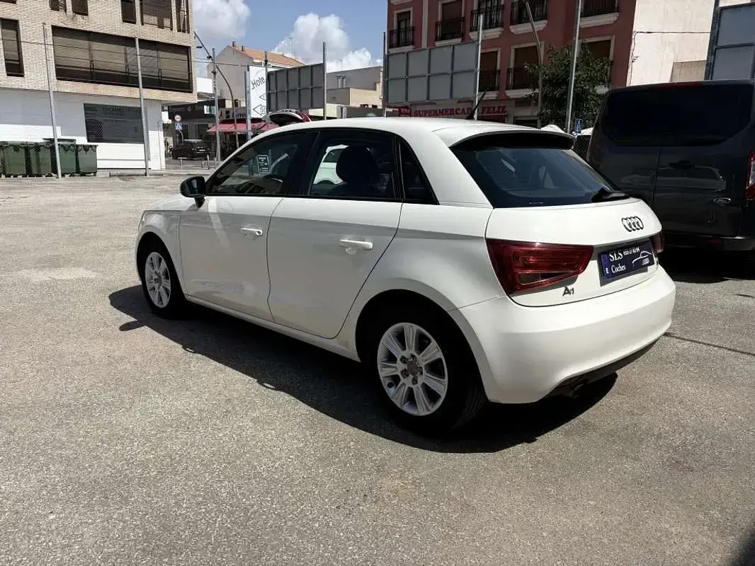 Usado Audi A1 Sportback Attraction 86 CV (63 kW) 2012 Blanco Utilitario