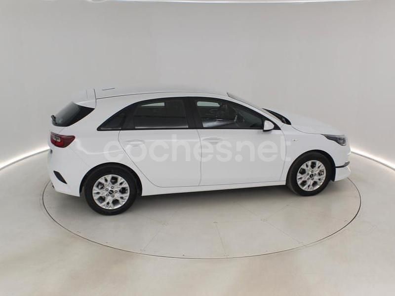 Usado Kia Ceed 100 CV (73 kW) 2025 Blanco Utilitario