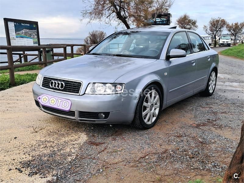 Usado Audi A4 Sport 163 CV (119 kW) 2004 Gris / plata Berlina