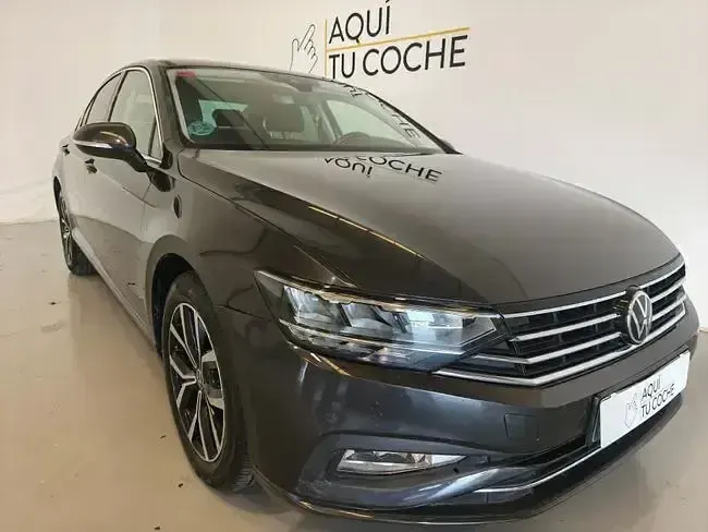 Usado VW Passat Executive 150 CV (110 kW) 2021 Gris / plata Berlina