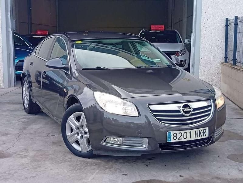 Usado Opel Insignia Selective 131 CV (96 kW) 2012 Gris Berlina