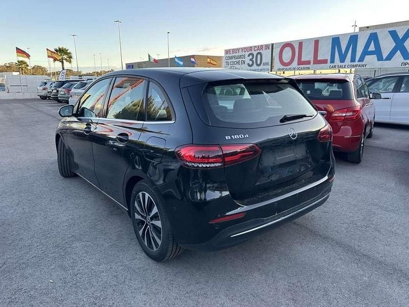 Usado Mercedes B180 Business 116 CV (85 kW) 2022 Negro Utilitario