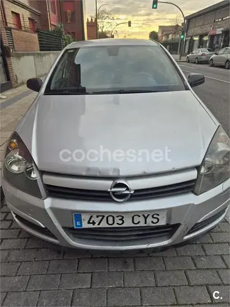 Usado Opel Astra Enjoy 80 CV (58 kW) 2004 Gris / plata Berlina