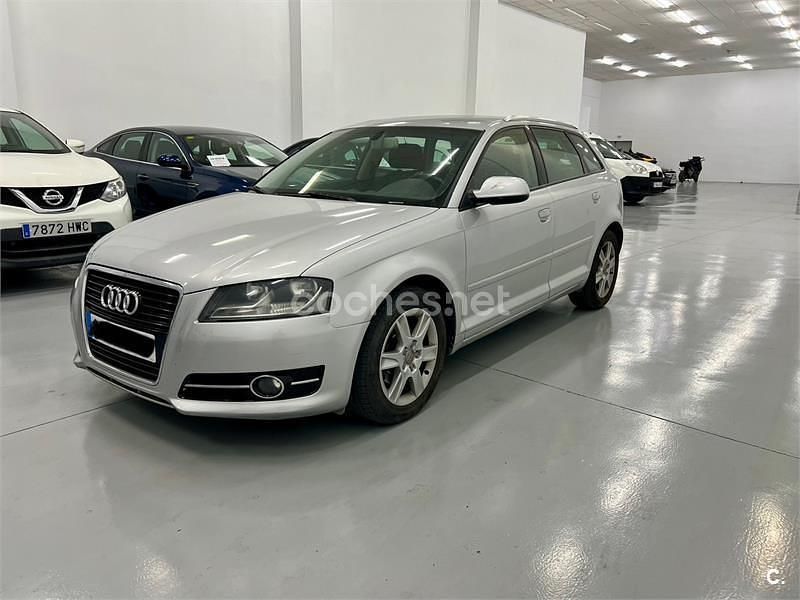 Gris / plata Usado 2011 Audi A3 Sportback Attraction Berlina | 6500 € (Buen precio) - Imagen 1/4