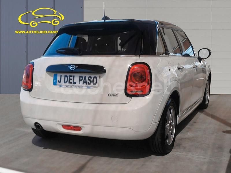 Usado Mini ONE 102 CV (75 kW) 2019 Beige Utilitario
