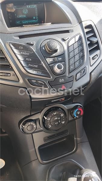 Usado Ford Fiesta Trend 75 CV (55 kW) 2013 Blanco Utilitario