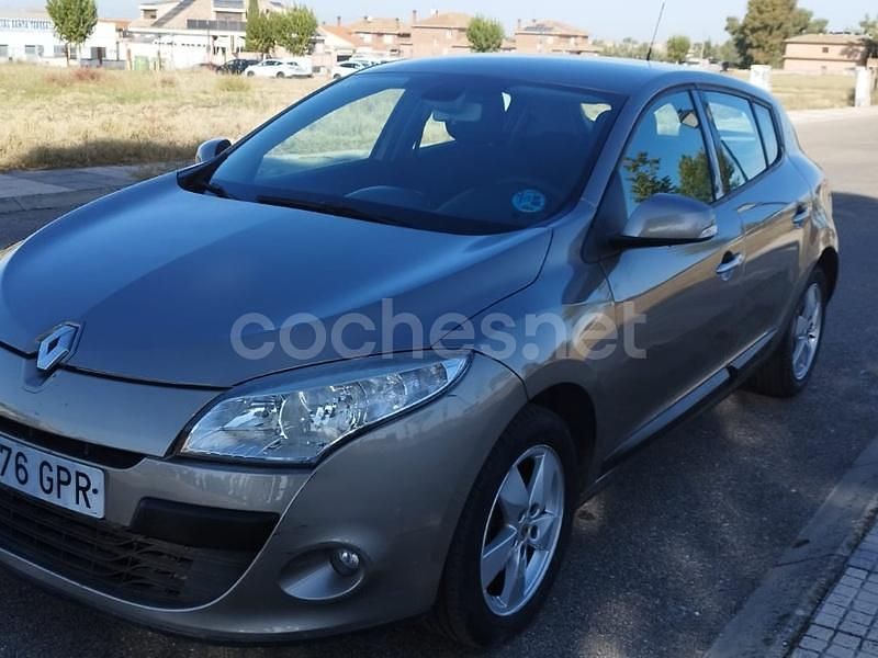 Usado Renault Mégane Dynamique 110 CV (80 kW) 2009 Beige Berlina