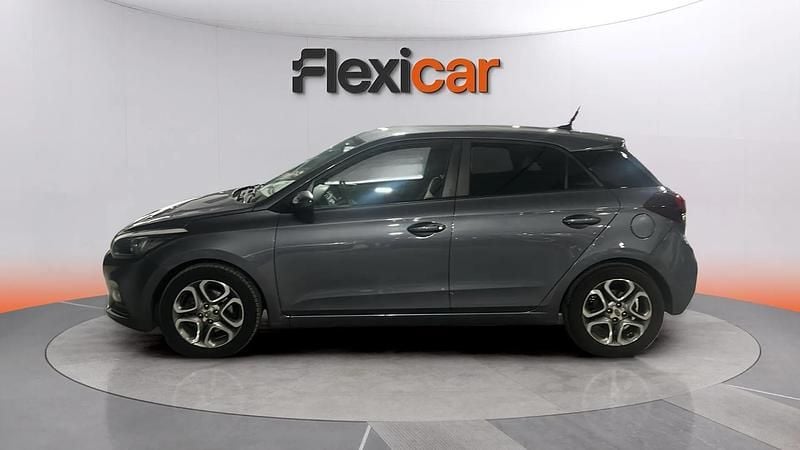 Usado Hyundai i20 100 CV (73 kW) 2018 Gris Utilitario