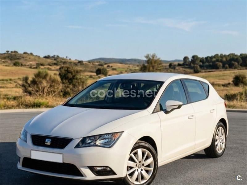 Usado Seat Leon I-Tech 105 CV (77 kW) 2013 Blanco Berlina