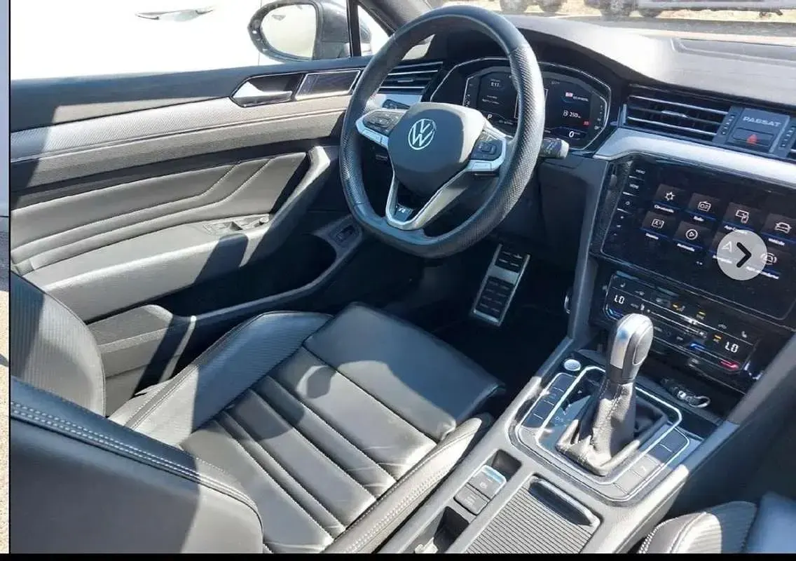 Usado VW Passat R-line 150 CV (110 kW) 2023 Gris Familiar