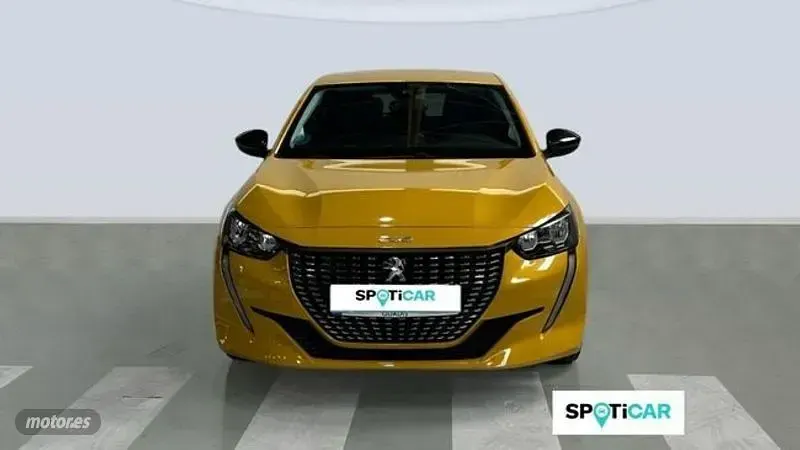 Usado Peugeot 208 Allure 101 CV (74 kW) 2023 Amarillo Utilitario
