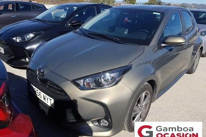 Usado Toyota Yaris Hybrid Active 116 CV (85 kW) 2025 Marrón Utilitario