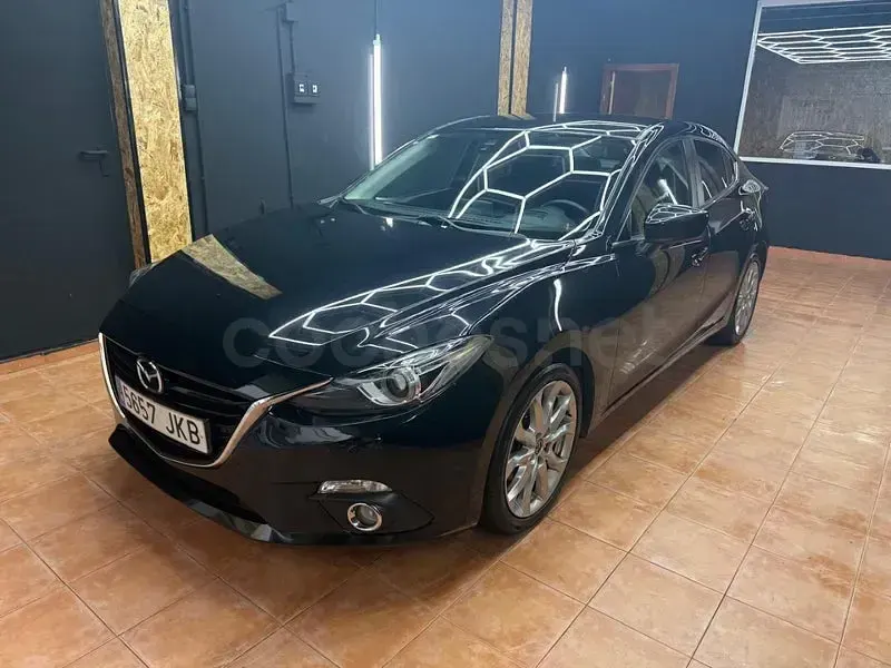Begagnad Mazda 3 Luxury 120 HK (88 kW) 2015 Svart Sedan