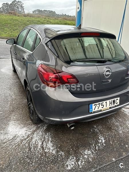 Usado Opel Astra Sportive 140 CV (102 kW) 2014 Gris / plata Berlina