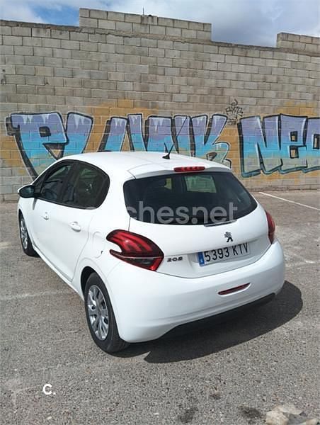 Usado Peugeot 208 Signature Sky 99 CV (72 kW) 2019 Blanco Utilitario
