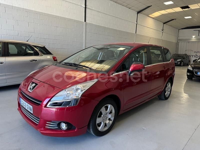 Granate Usado 2010 Peugeot 5008 Premium Monovolumen | 7690 € (Precio justo) - Imagen 1/4