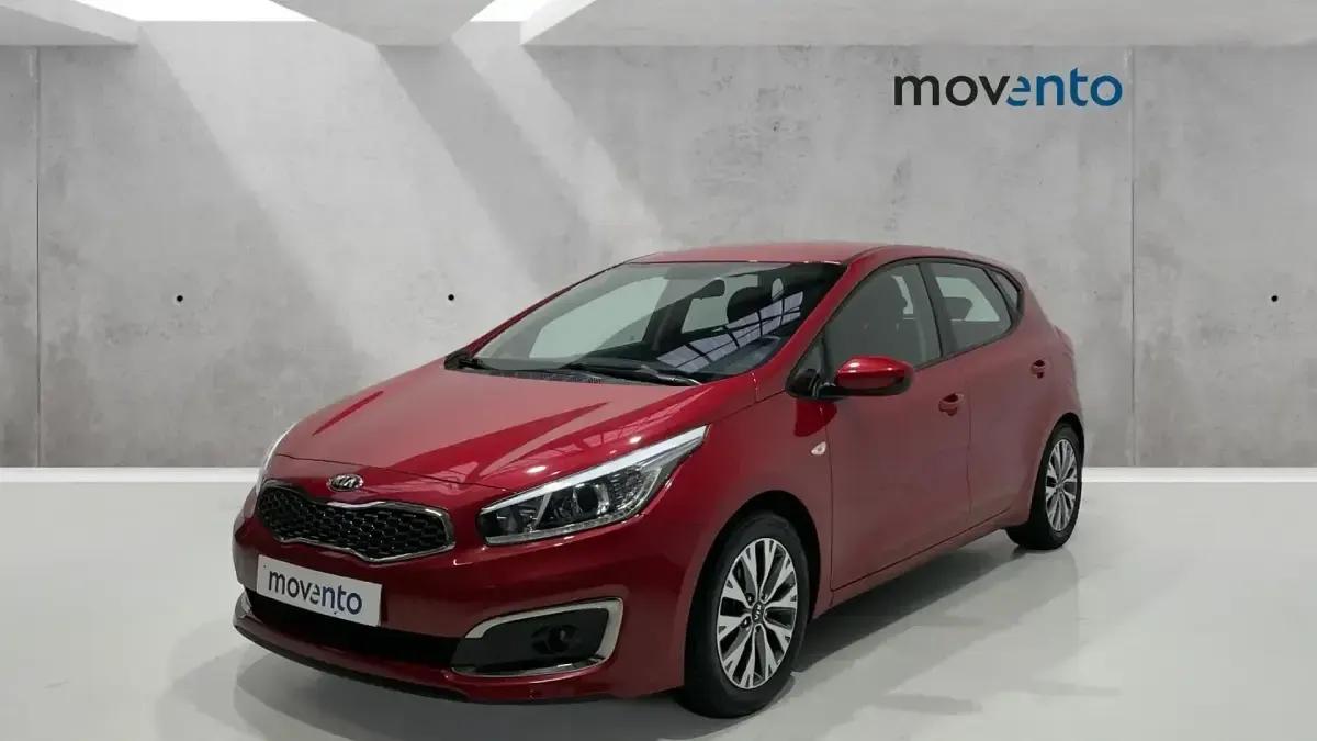Usado Kia Ceed Plus 100 CV (73 kW) 2018 Rojo Utilitario