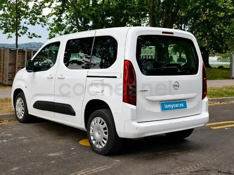 Usado Opel Combo Life Elegance 102 CV (75 kW) 2022 Blanco Monovolumen
