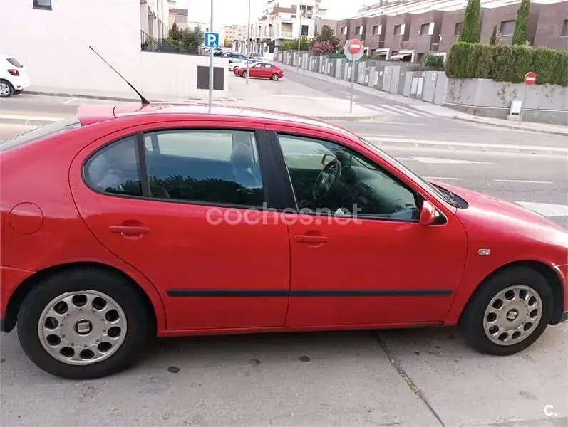Usado Seat Leon Stella 90 CV (66 kW) 2002 Rojo Utilitario