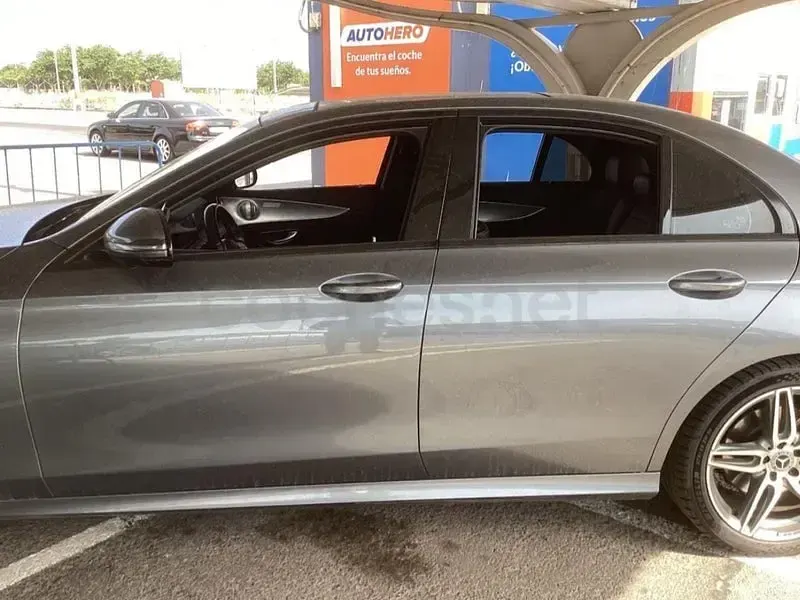 Usado Mercedes E350 299 CV (219 kW) 2018 Gris / plata Berlina