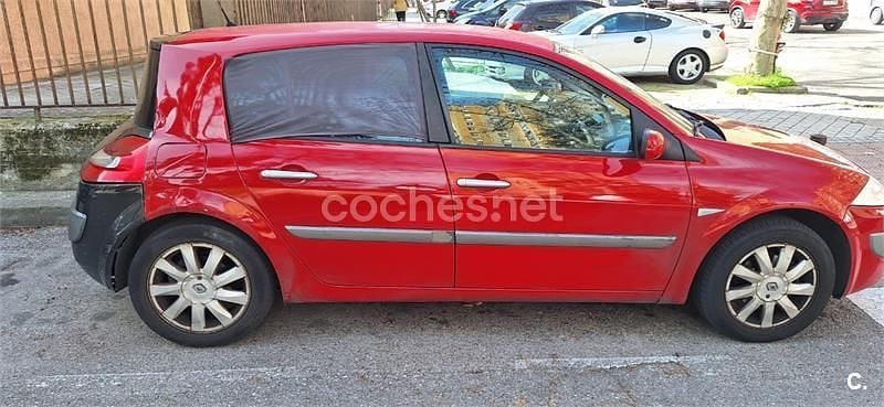 Usado Renault Mégane II Dynamique 105 CV (77 kW) 2007 Rojo Berlina