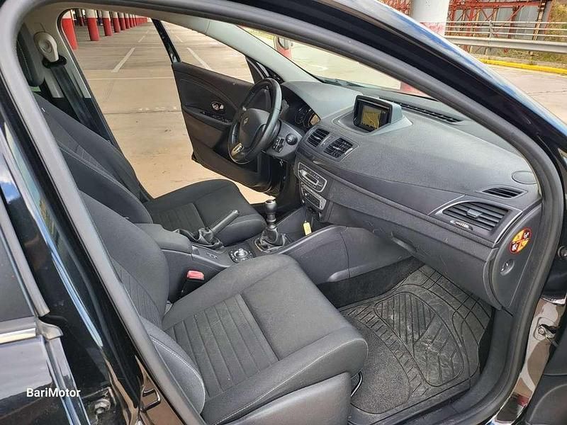 Usado Renault Mégane III LIMITED 116 CV (85 kW) 2015 Negro Utilitario