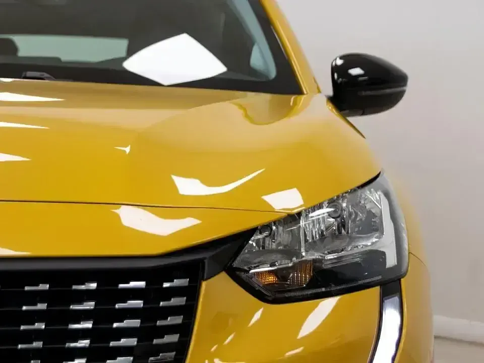 Usado Peugeot 208 Active 100 CV (73 kW) 2022 Amarillo Utilitario