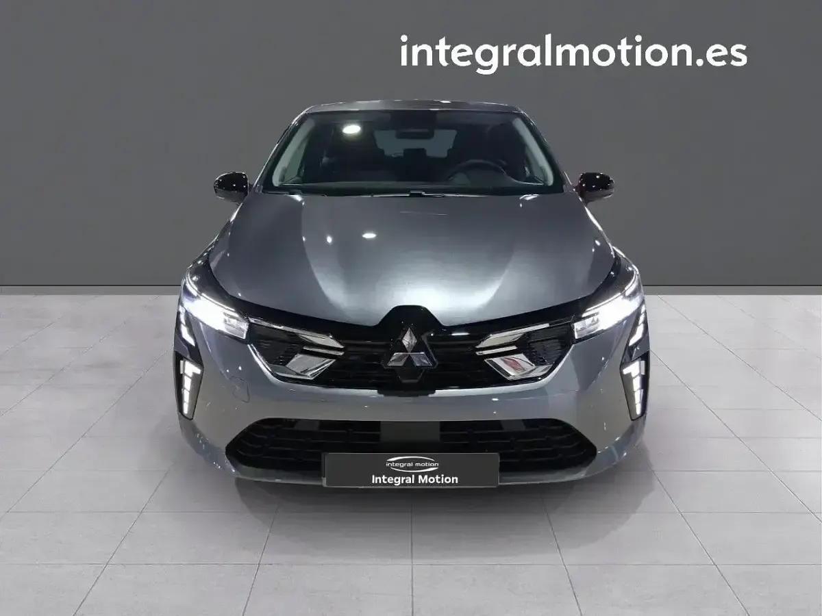 Nuevo Mitsubishi Colt Motion 100 CV (73 kW) 2026 Gris Utilitario