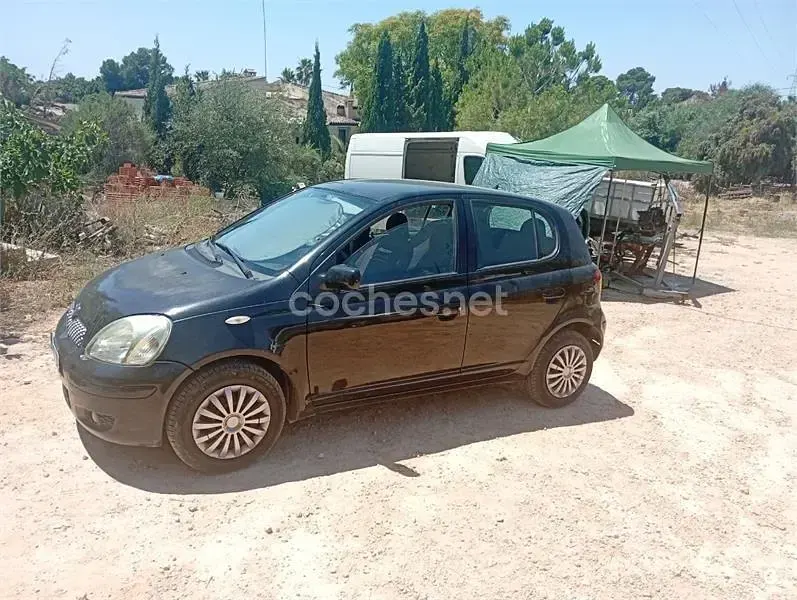 Usado Toyota Yaris 87 CV (63 kW) 2005 Negro Berlina