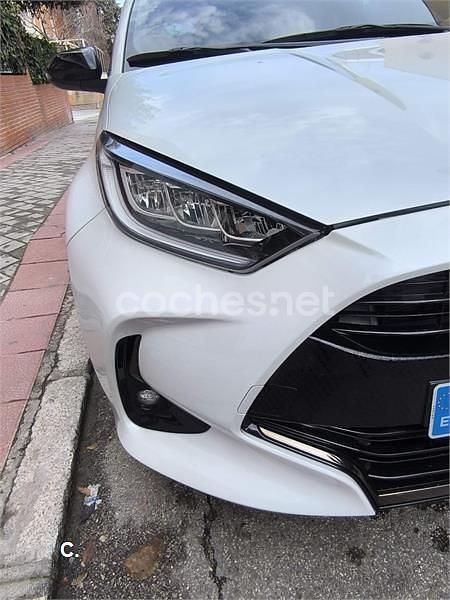 Usado Toyota Yaris Hybrid Style 116 CV (85 kW) 2023 Blanco Berlina