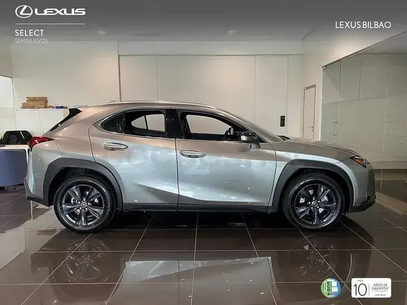 Usado Lexus UX 199 CV (146 kW) 2026 Gris / plata SUV