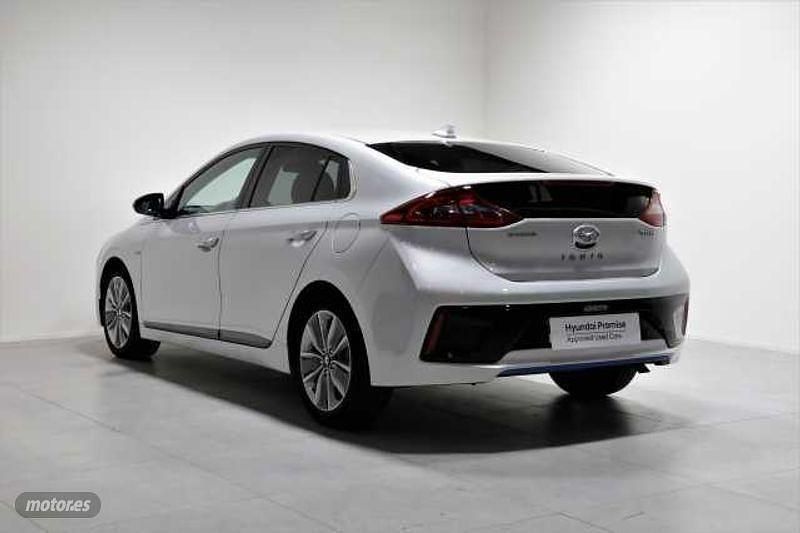 Usado Hyundai Ioniq 141 CV (103 kW) 2017 Plateado Utilitario