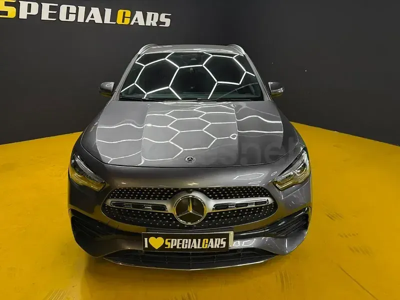 Usado Mercedes GLA180 136 CV (100 kW) 2022 Gris / plata SUV